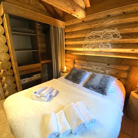 L'oursblanc En Rondins